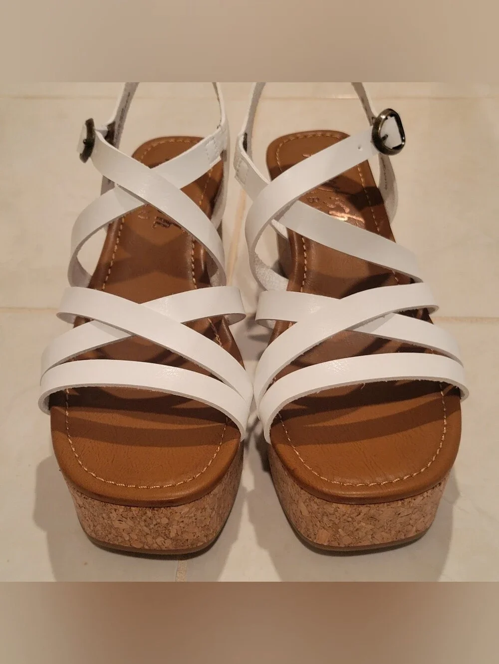 NWOB Size 9 Platform Wedge Strappy Sandals White Women’s cork open toe Malibu